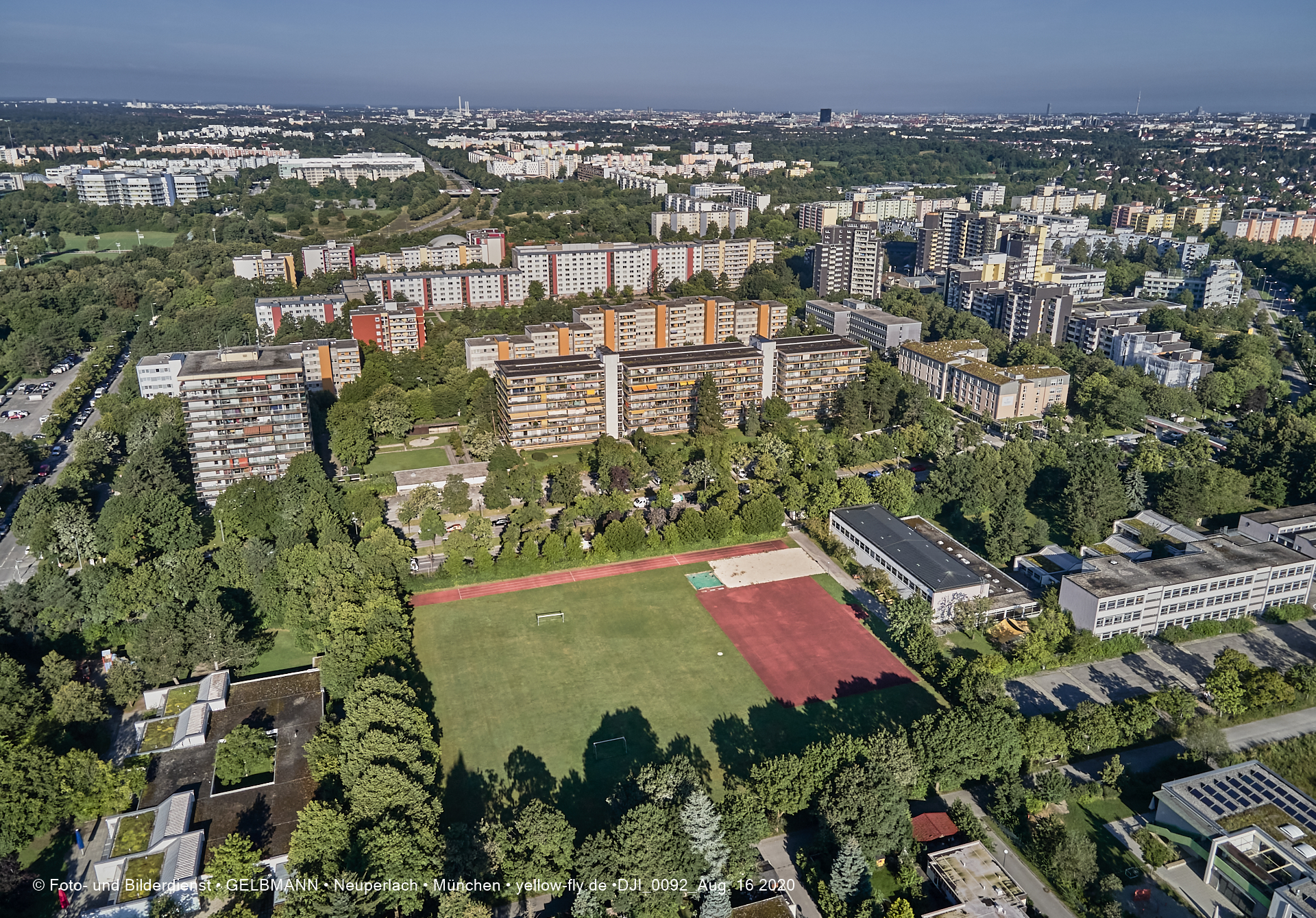 16.08.2020 - Luftaufnahmen von der Baustelle Grundschule am Karl-Marx-Ring in Neuperlach