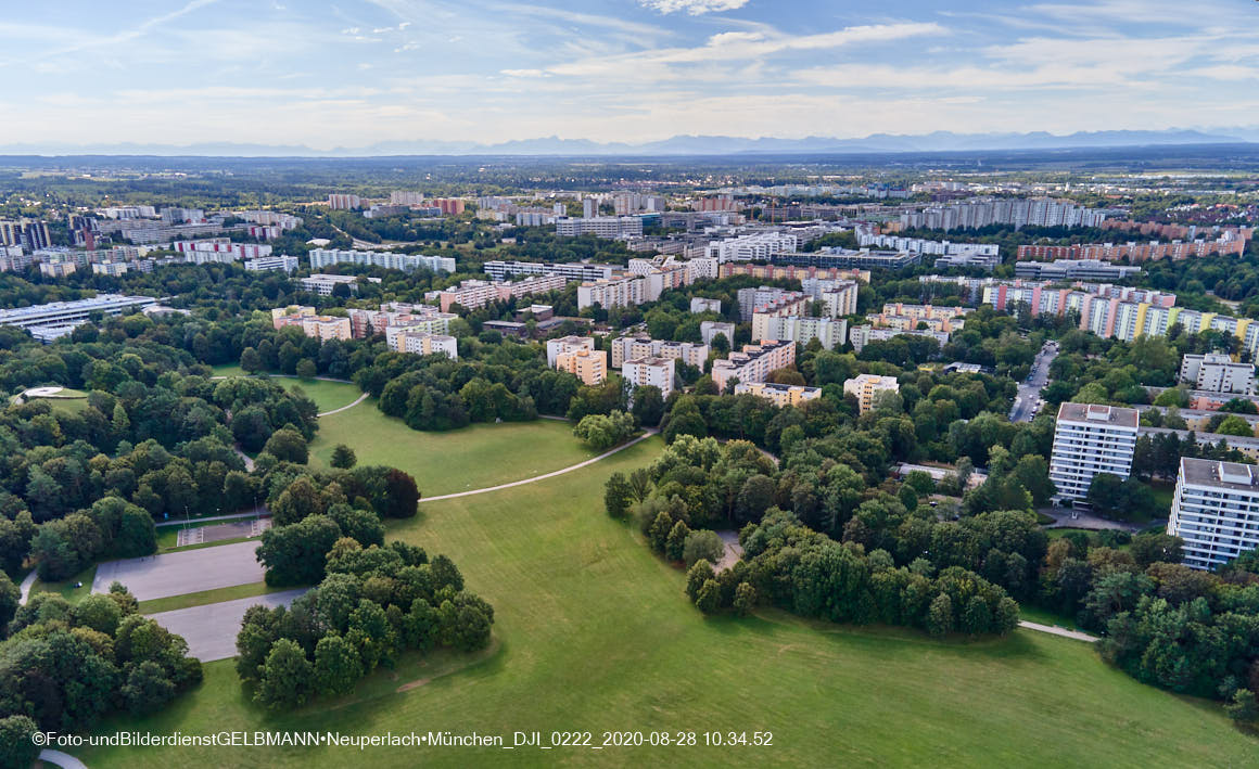 28.08.2020 - Luftaufnahmen vom Ostpark und Umgebung in Neuperlach