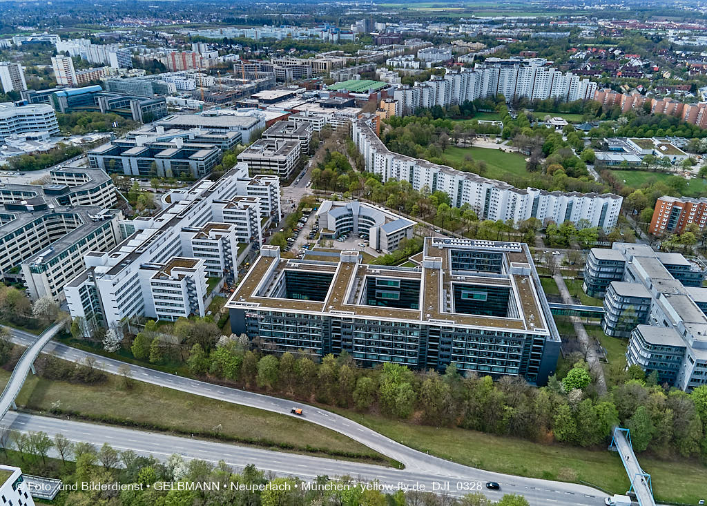 04.05.2021 - Wohnring und Versicherungsgebäude in Neuperlach