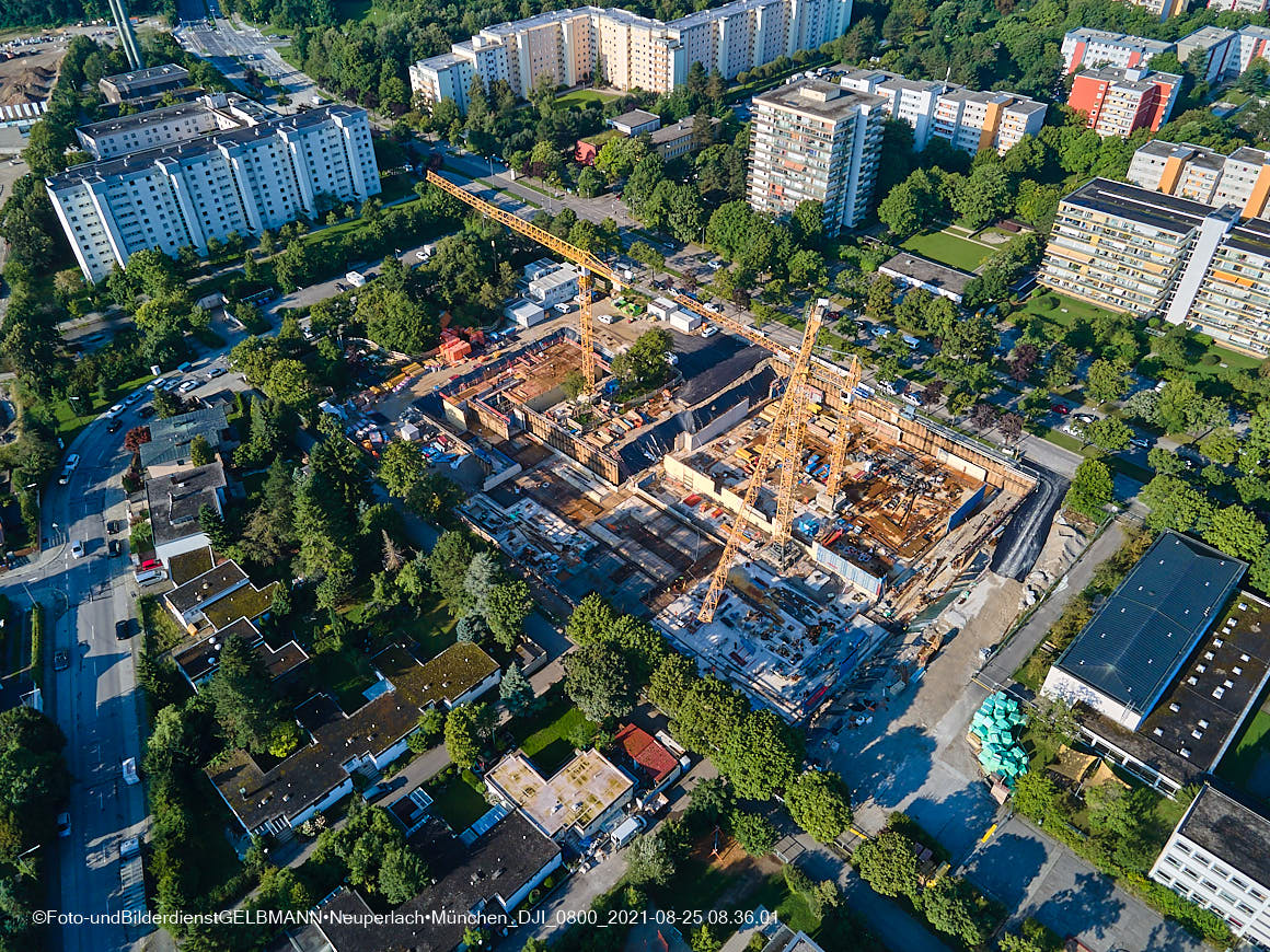 25.08.2021 - Luftaufnahmen von der Baustelle Grundschule am Karl-Marx-Ring in Neuperlach