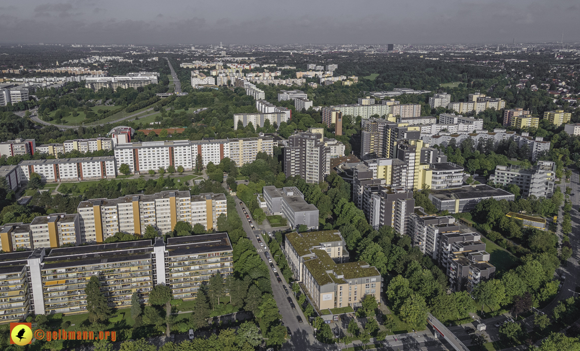 25.08.2021 - Wohnanlage am Karl-Marx-Ring 52-62 und Marx-Zentrum in Neuperlach