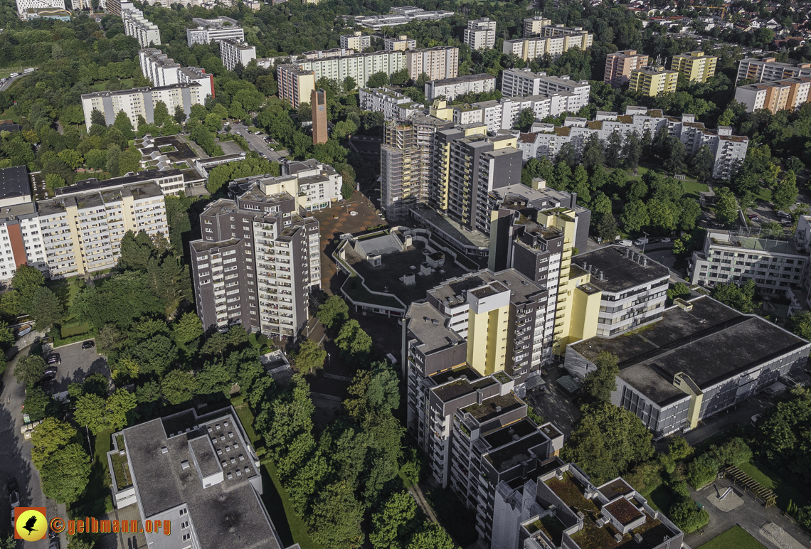 25.08.2021 - Wohnanlage am Karl-Marx-Ring 52-62 und Marx-Zentrum in Neuperlach