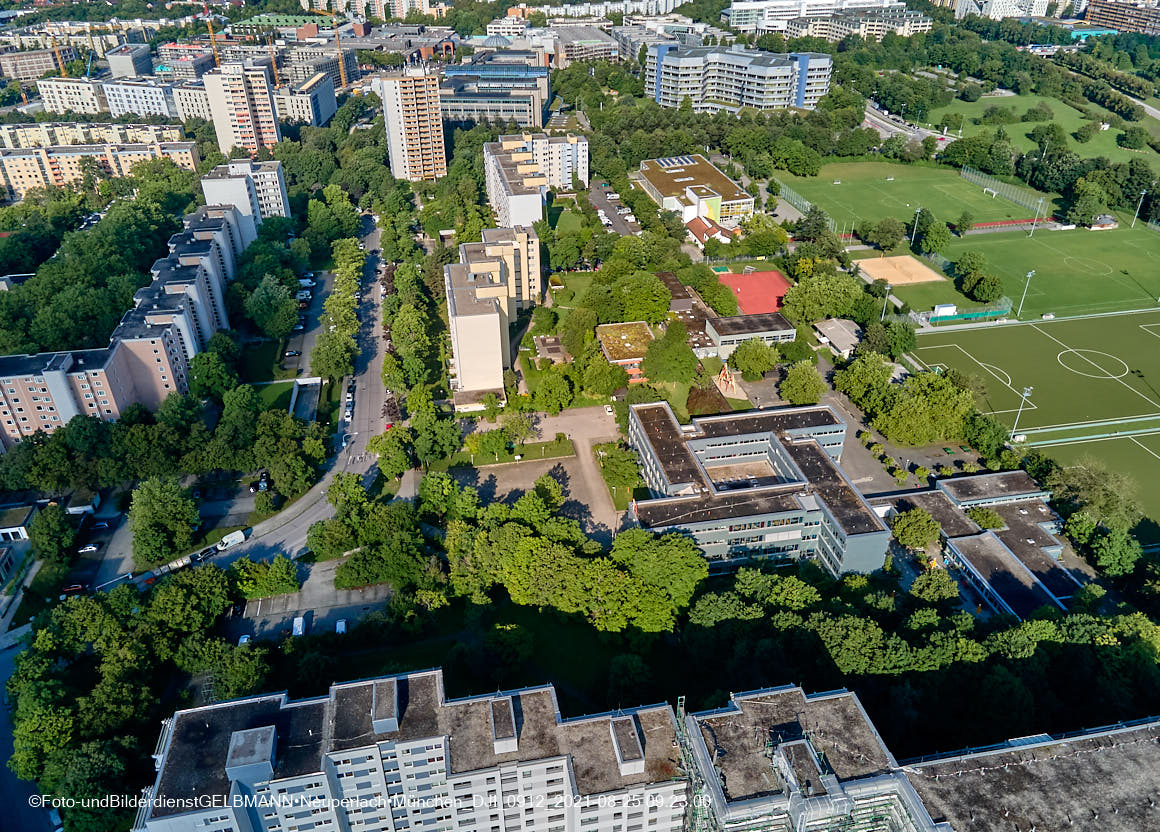 25.08.2021 - Luftaufnahmen und Rundumblick von der Kafkastraße aus auf das östliche Neuperlach
