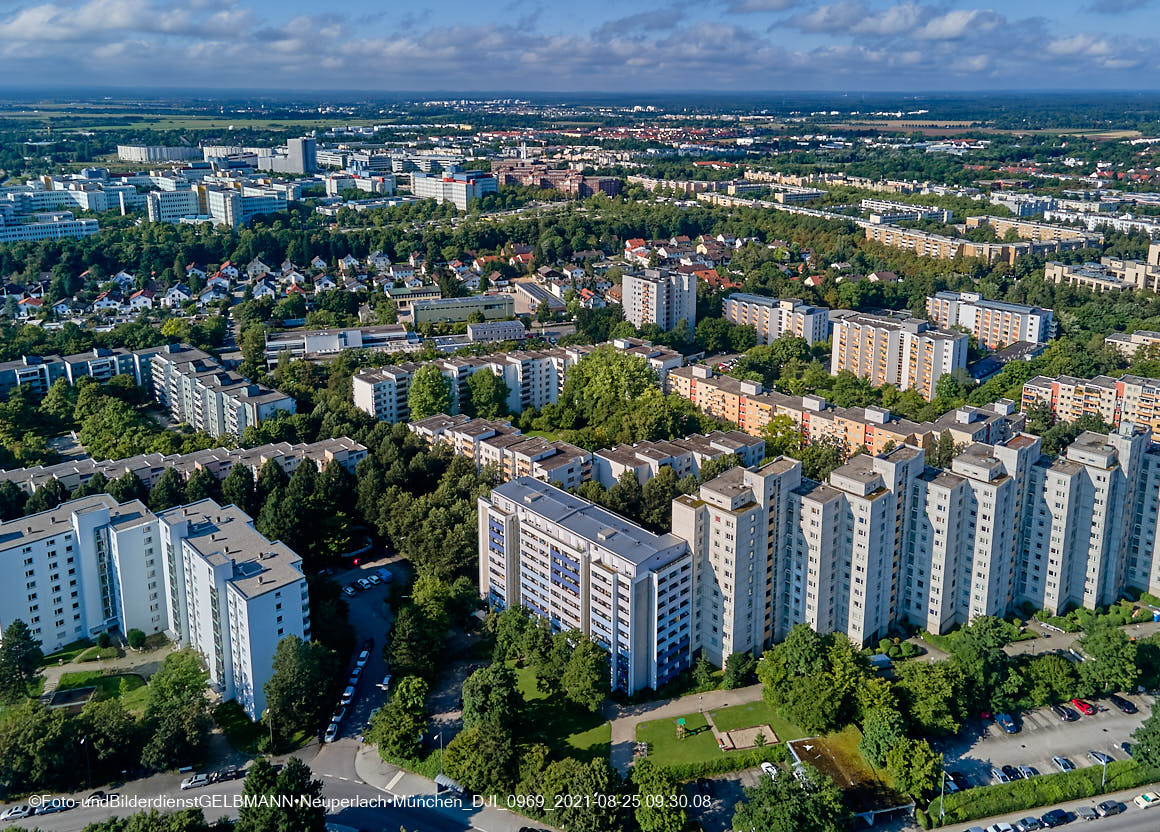 25.08.2021 - Luftaufnahmen und Rundumblick von der Kafkastraße aus auf das östliche Neuperlach