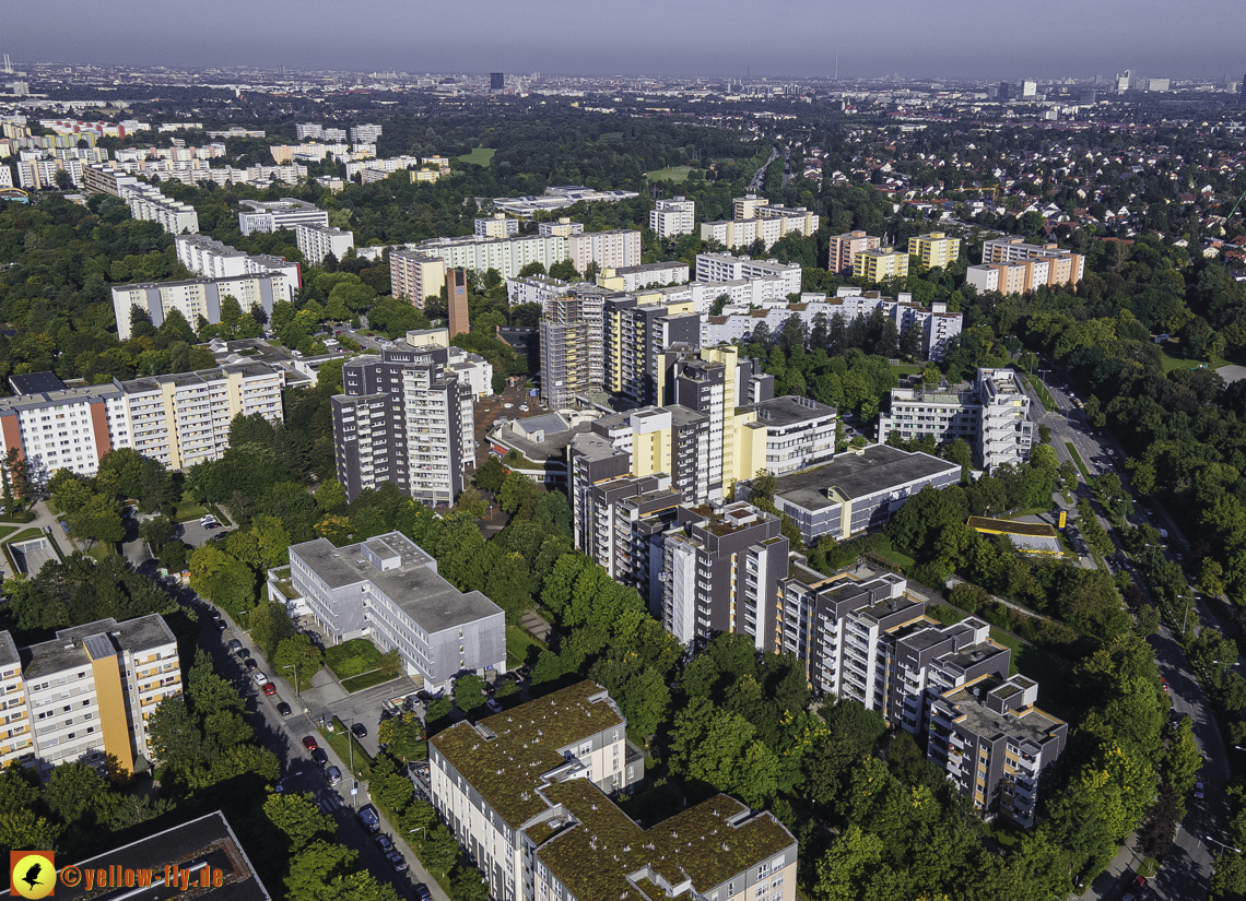 08.09.2021 - Wohnanlage am Karl-Marx-Ring 52-62 und Marx-Zentrum in Neuperlach