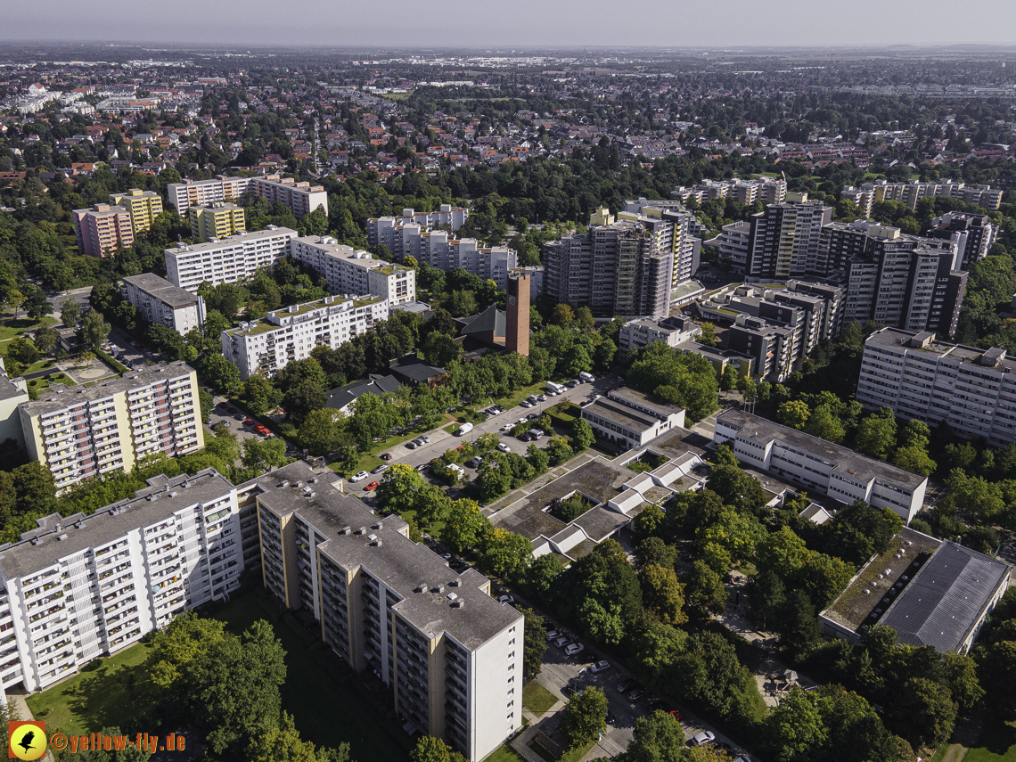 08.09.2021 - Wohnanlage am Karl-Marx-Ring 52-62 und Marx-Zentrum in Neuperlach