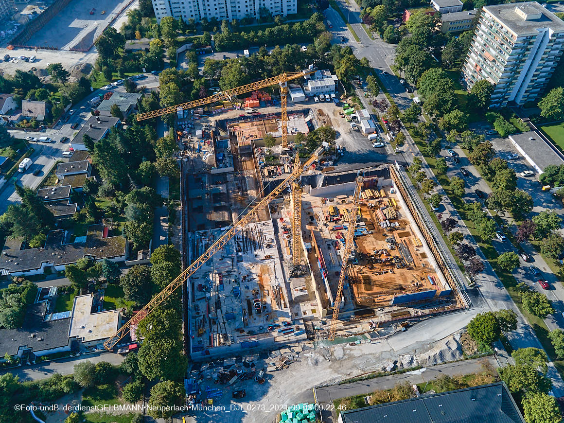 11.09.2021 - Luftaufnahmen der Grundschule am Karl-Marx-Ring in Neuperlach