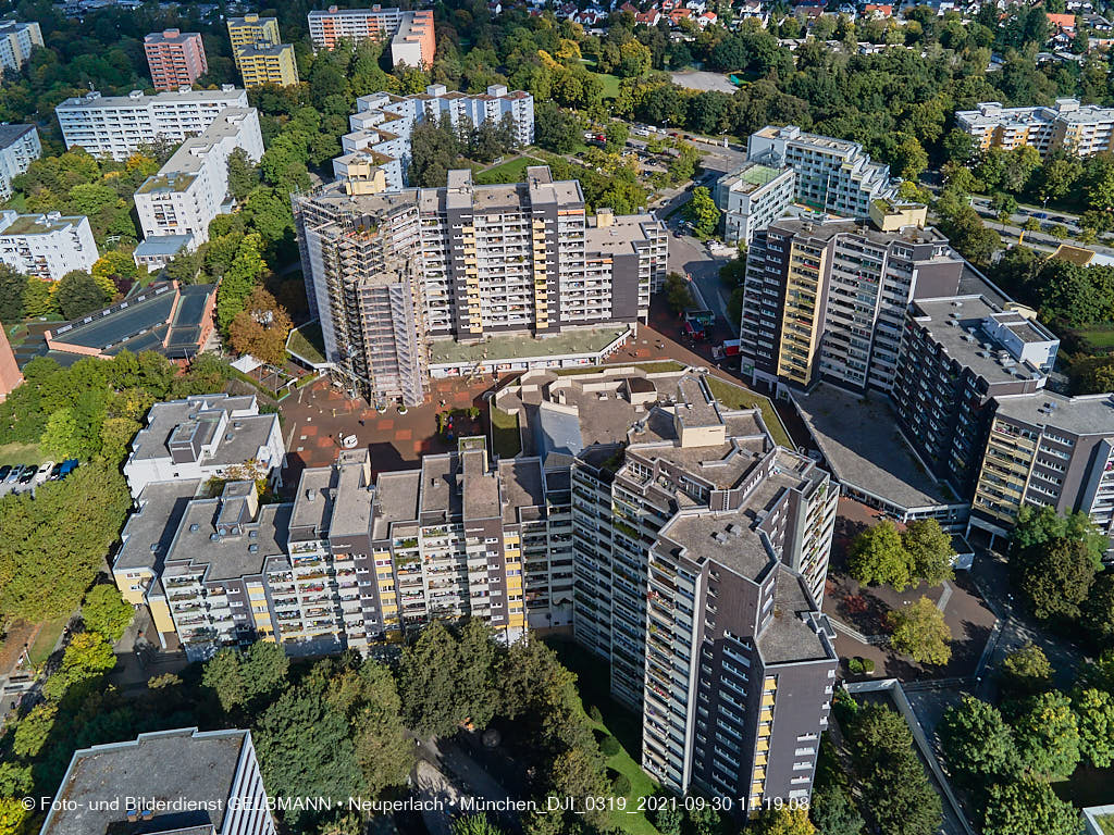 30.09.2021 - Große Fassadensanierung im Marx-Zentrum aus Neuperlach