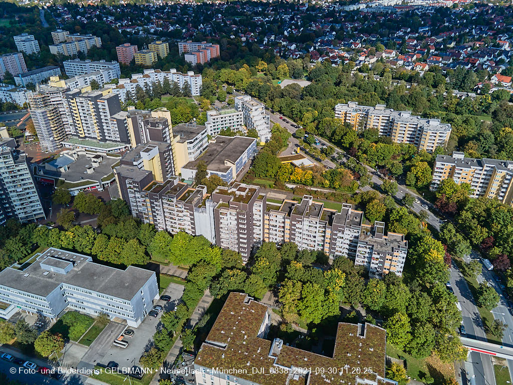 30.09.2021 - Große Fassadensanierung im Marx-Zentrum aus Neuperlach