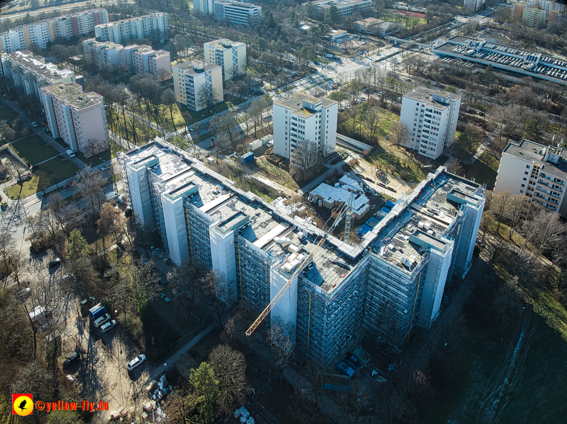 07.02.2023 - Luftbilder von der Sanierung am Karl-Marx-Ring 11-21 in Neuperlach