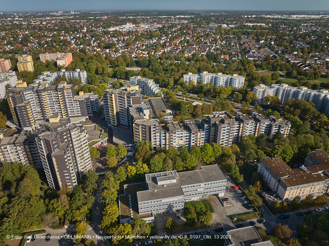 13.10.2023 - unser Marx-Zentrum und Wohnanlage Karl-Marx-Ring 52-62 in Neuperlach