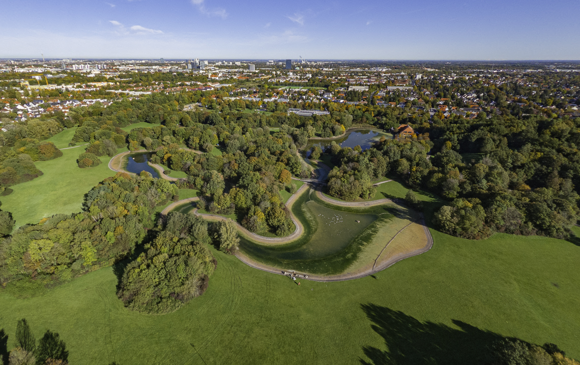 09.10.2024 - Baustelle Geothermie undn Ostpark mit See in Berg-am-Laim