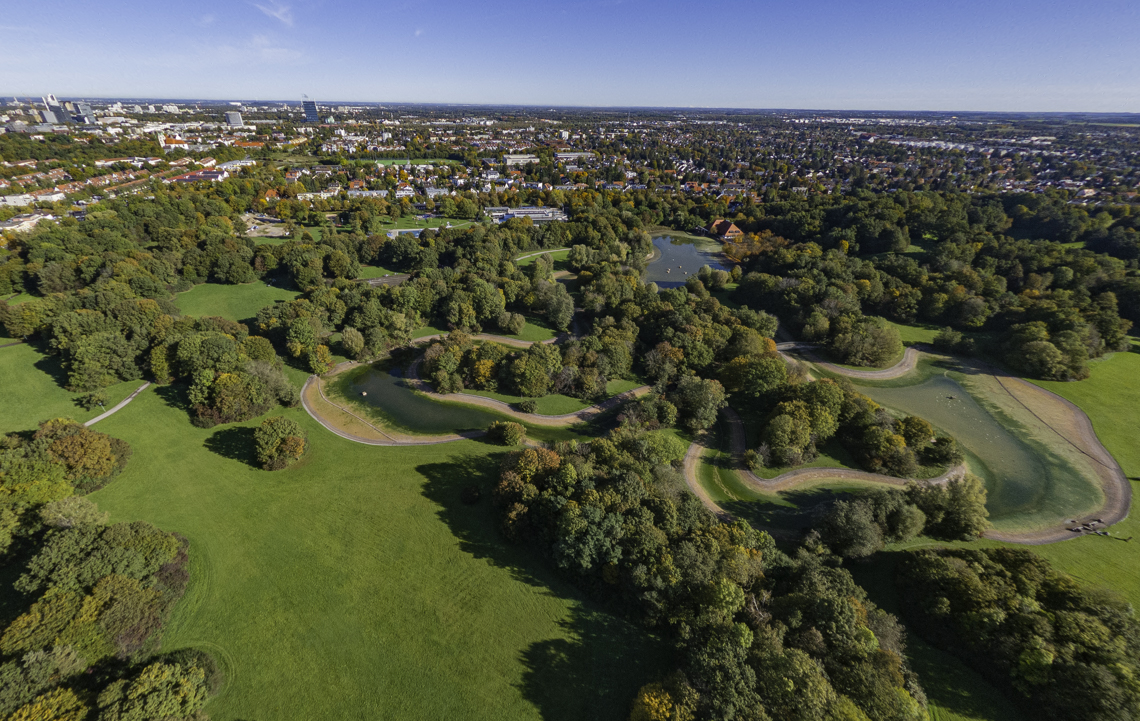 09.10.2024 - Baustelle Geothermie undn Ostpark mit See in Berg-am-Laim