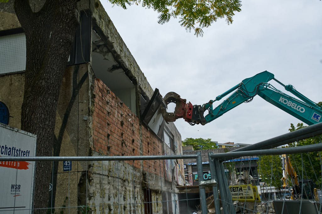 21.09.2021 - Die Abrissarbeiten haben begonnen