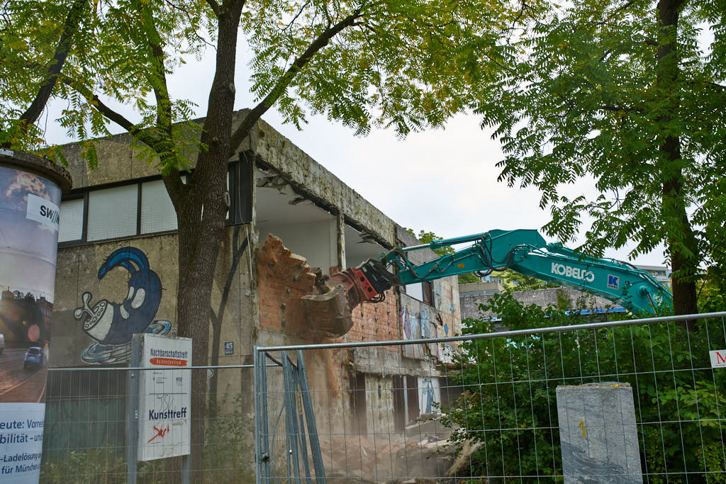 21.09.2021 - Die Abrissarbeiten haben begonnen