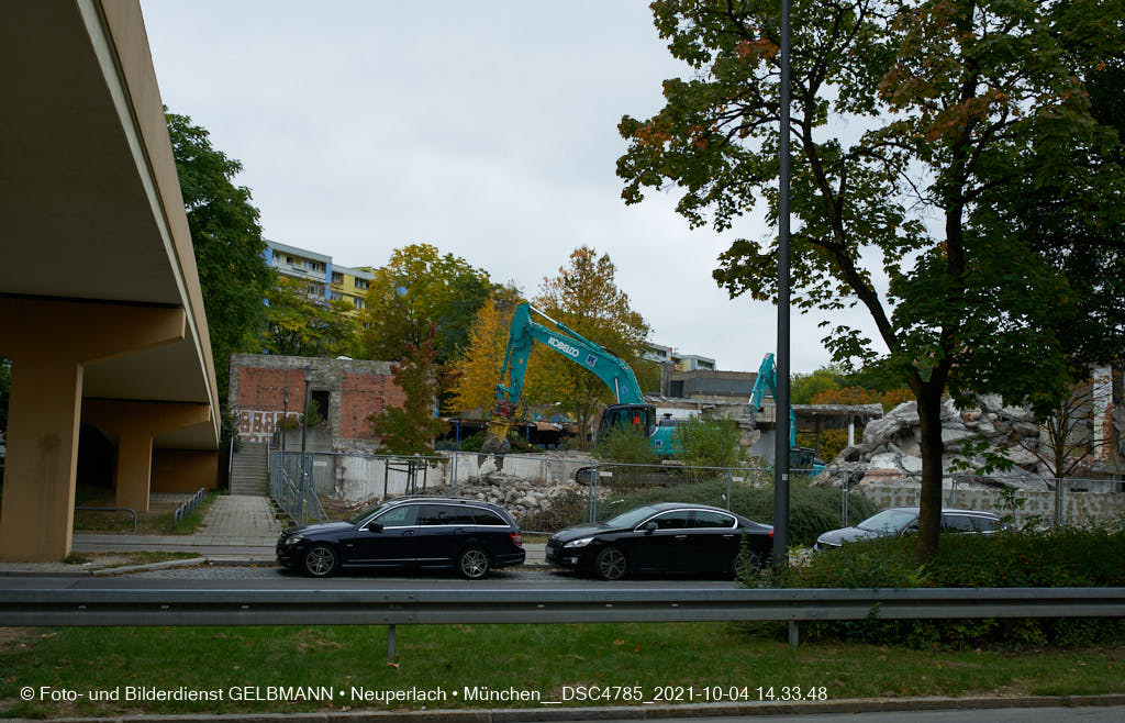 04.10.2021 - Abrissarbeiten am Quiddezentrum in Neuperlach