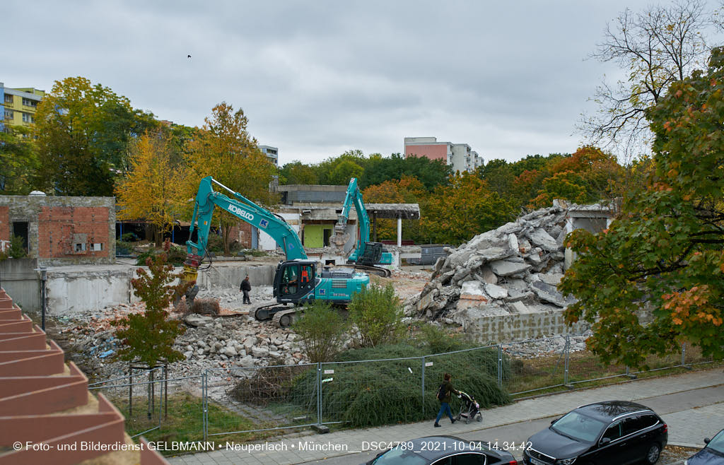 04.10.2021 - Abrissarbeiten am Quiddezentrum in Neuperlach