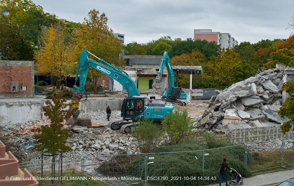 04.10.2021 - Abrissarbeiten am Quiddezentrum in Neuperlach