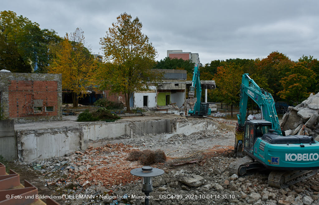 04.10.2021 - Abrissarbeiten am Quiddezentrum in Neuperlach