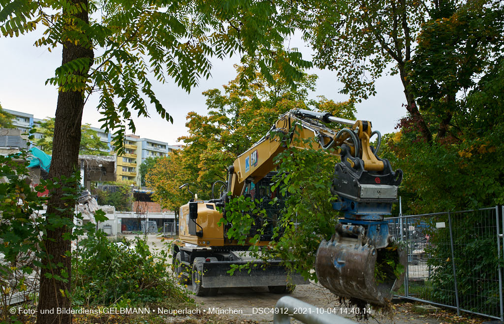 04.10.2021 - Abrissarbeiten am Quiddezentrum in Neuperlach