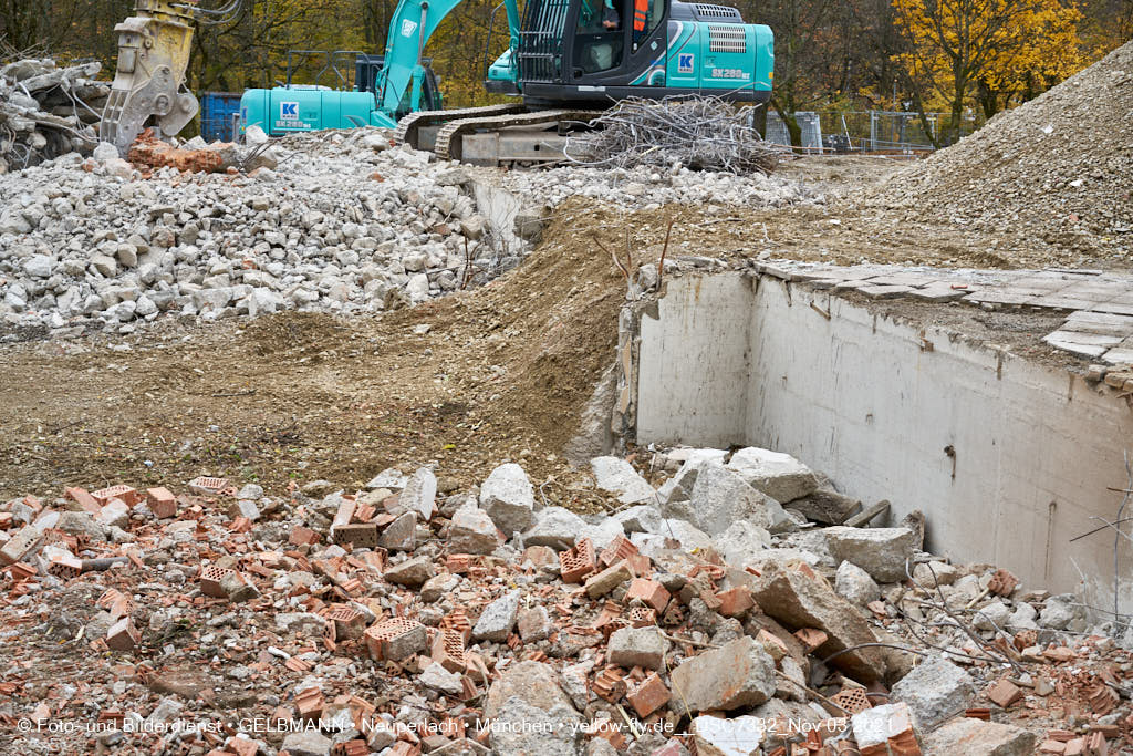 03.11.2021 - Abriss vom Quiddezentrum in Neuperlach