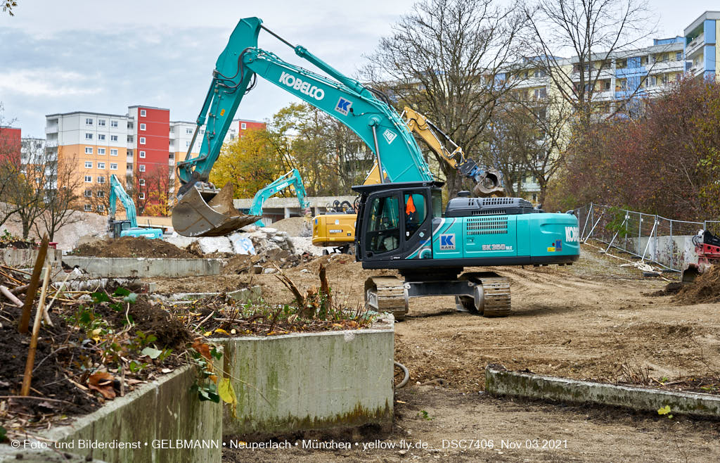 03.11.2021 - Abriss vom Quiddezentrum in Neuperlach