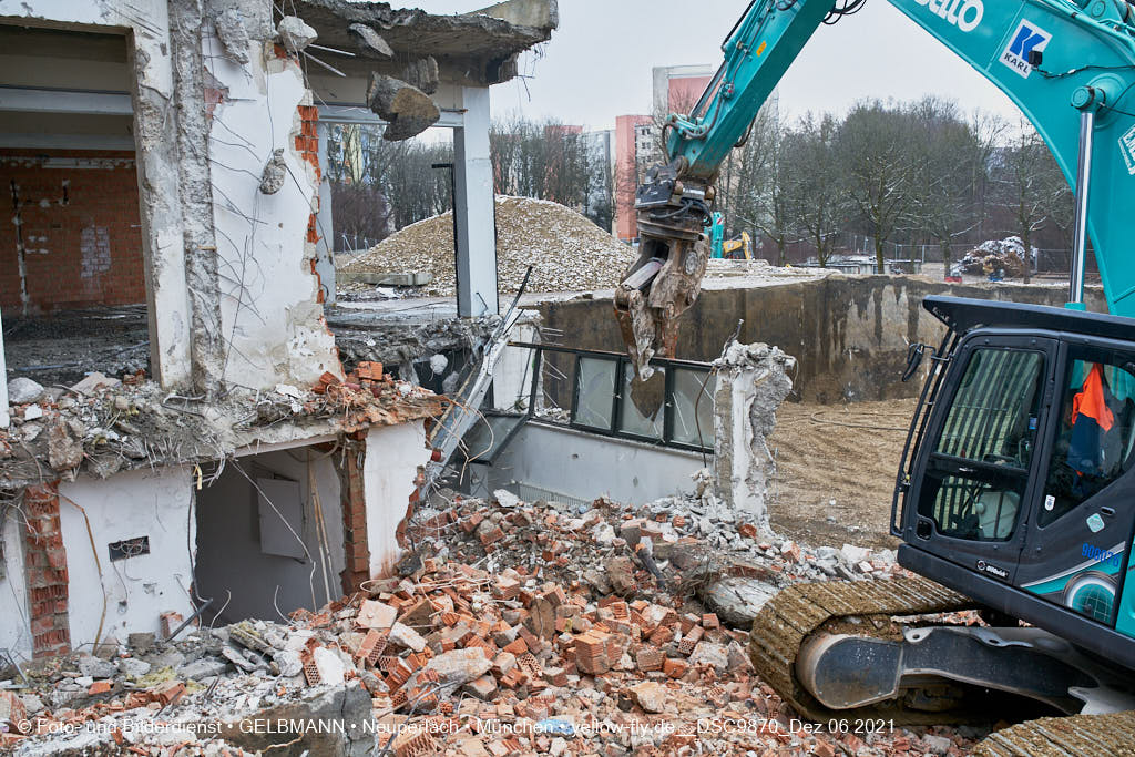 06.12.2021 -Abriss des letzten Hauses im Quiddezentrum in Neuperlach